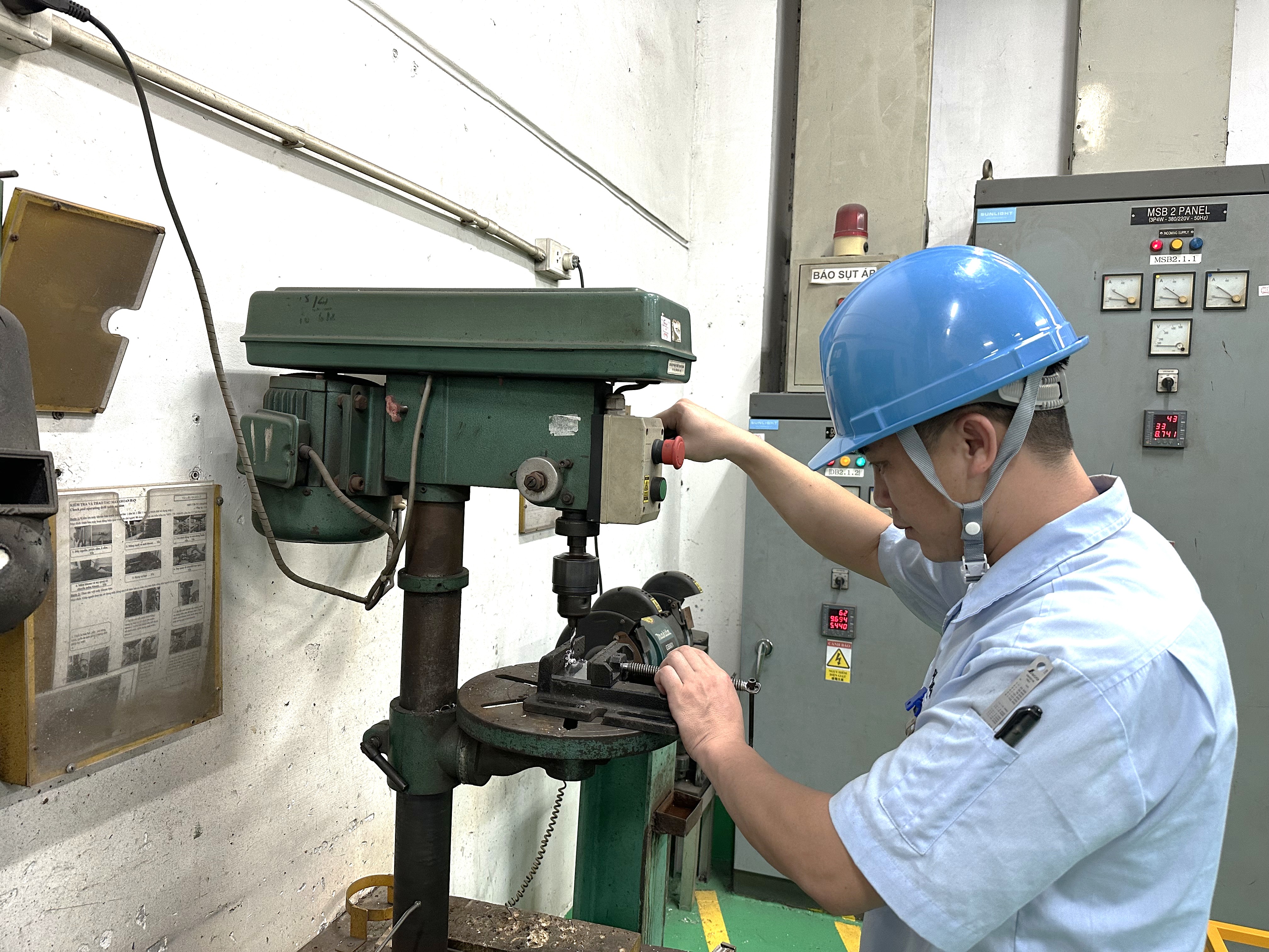 Công nhân Bảo trì bảo dưỡng